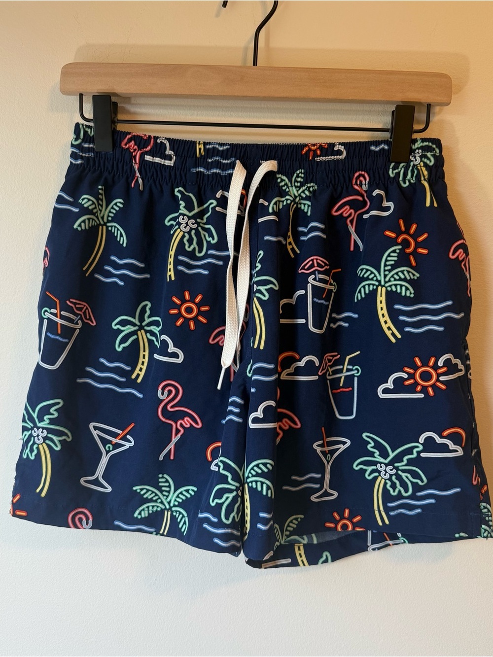 Chubbies Neon Flamingo Palm Tree Drinks Swim Trunks Mens M Navy Blue Vacation